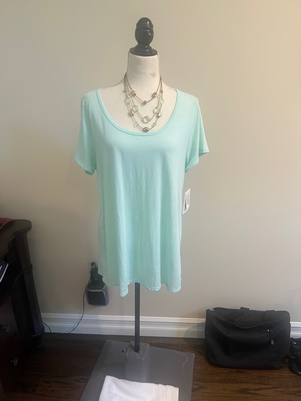 LuLaRoe  Scoop Neck Tee in Mint Green